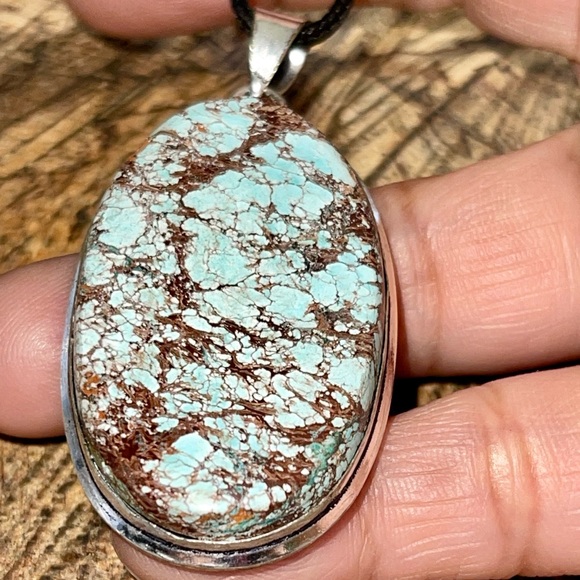 Beautiful Magnesite Howlite 2 1/4” - Picture 4 of 11